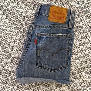 Levi’s Wedgie Denim Shorts URBAN OUTFITTERS size 1